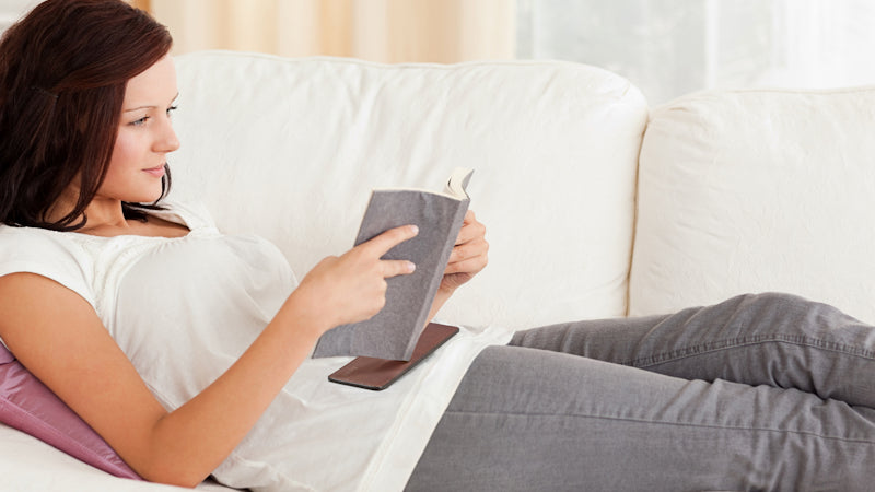 Aecara TeckPad is a cushion you place under a book or tablet when reclining in bed. It distributes weight for increased comfort and it prevents blankets and clothes from blocking the screen or interfering with page turning. 